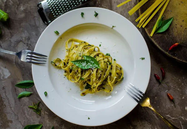 Pasta pesto