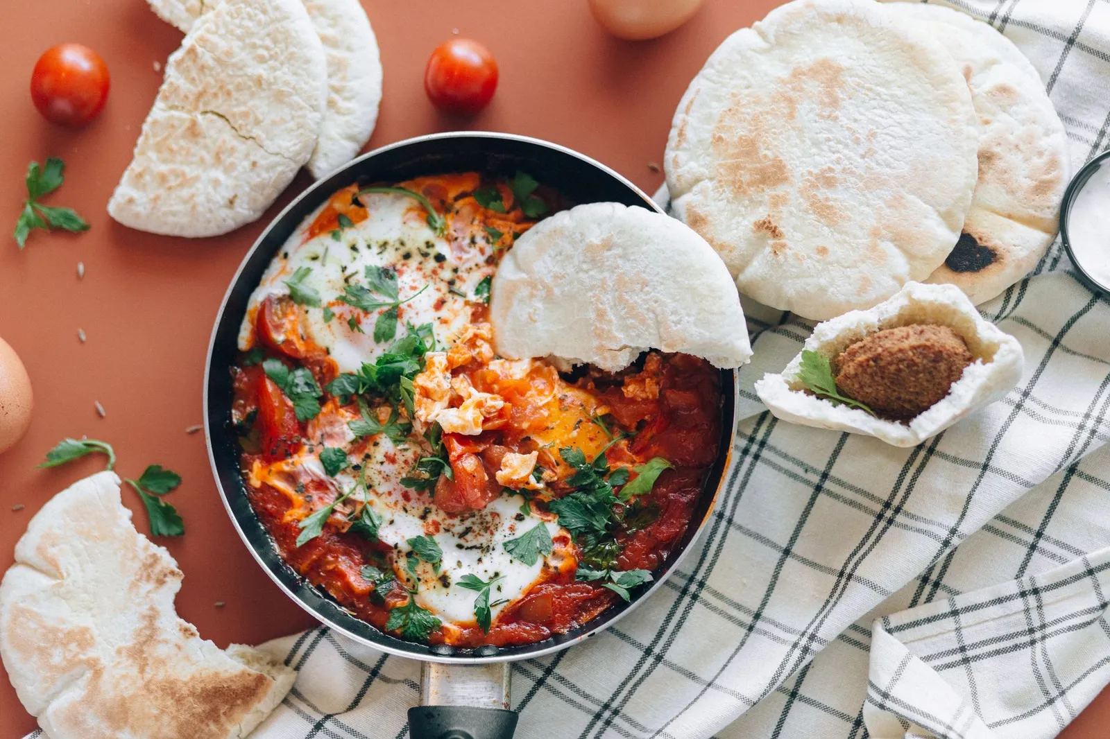 Kofta met tomaat en ei